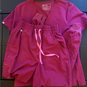 Figs Women's Magenta Set